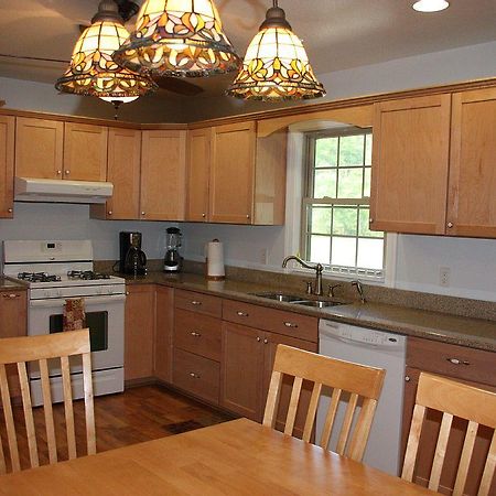 Climbing Bear Creekside Cabin Whittier Екстер'єр фото